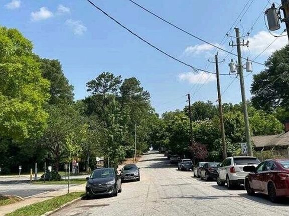 Exterior Neighborhood (street photo)