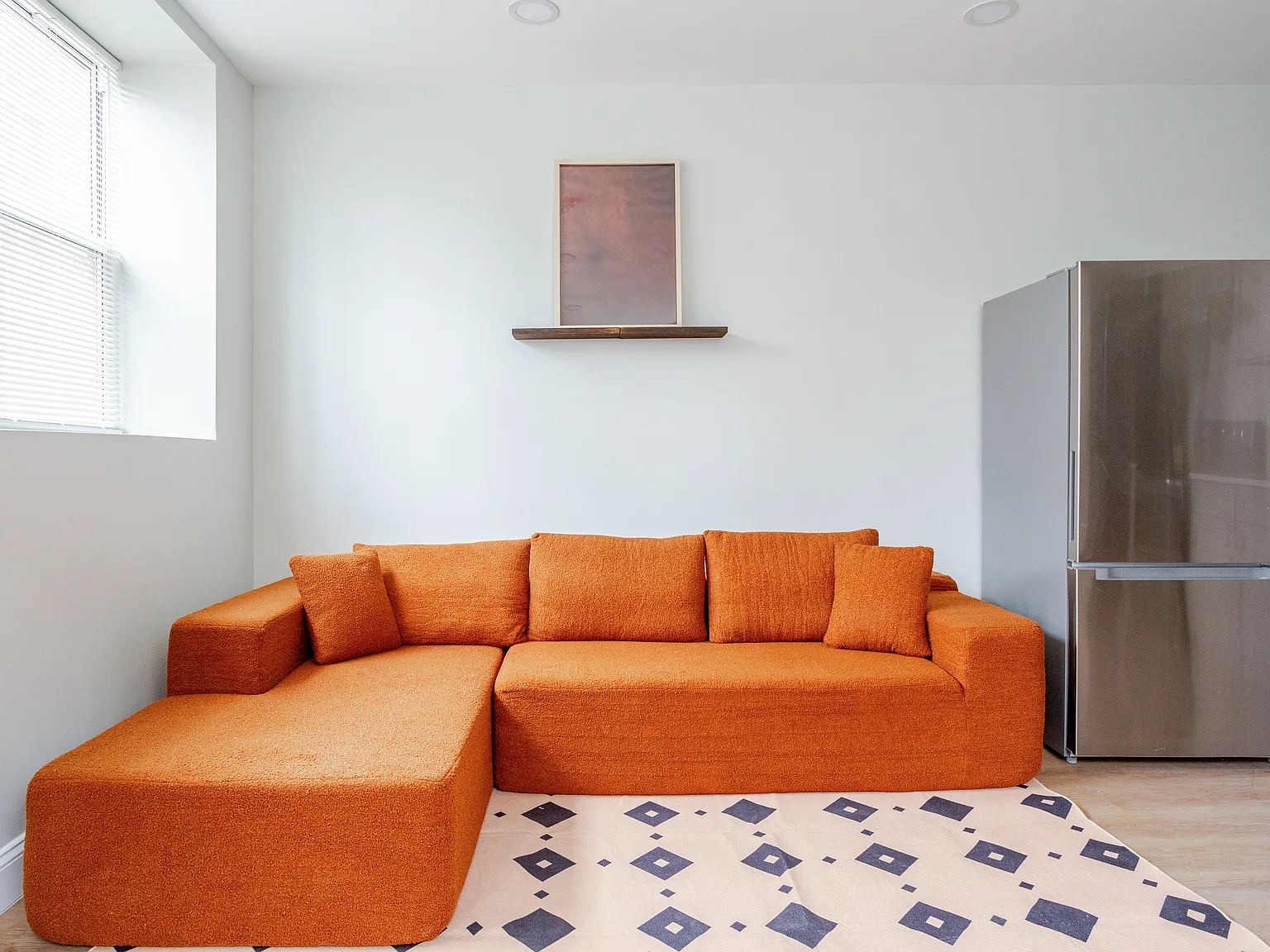 3 bed, $4,700 — Photo 2
