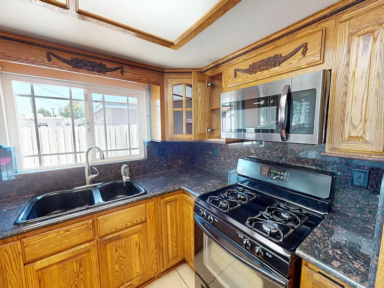 15569 Esther St — Photo 14