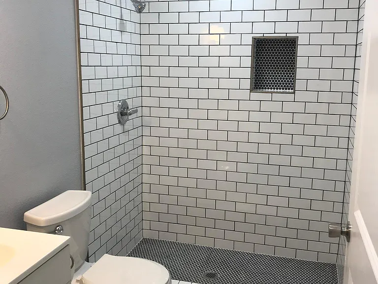 948 N Iroquois Ave #B — Photo 8