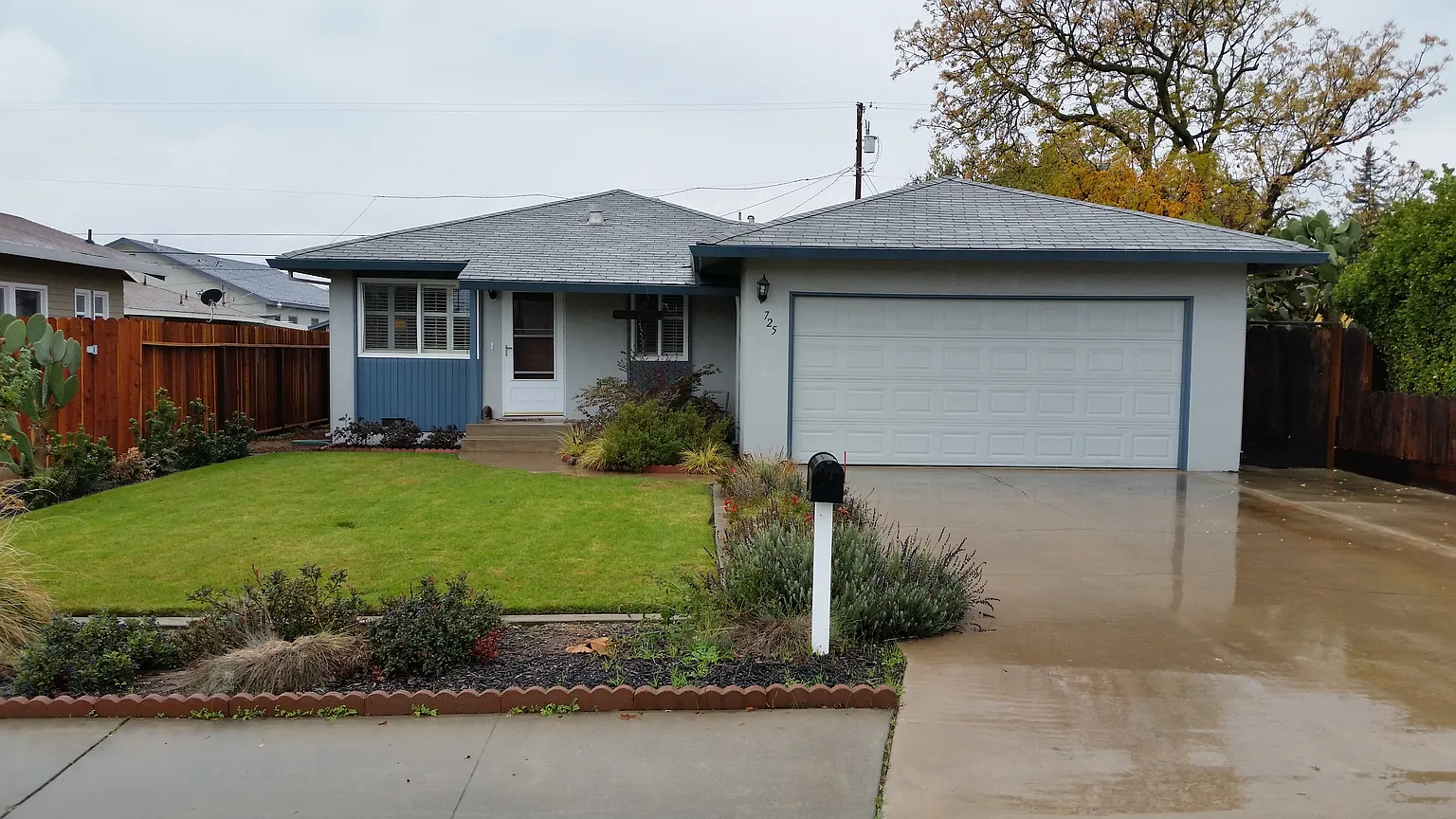 725 Ridge Ave photo 1