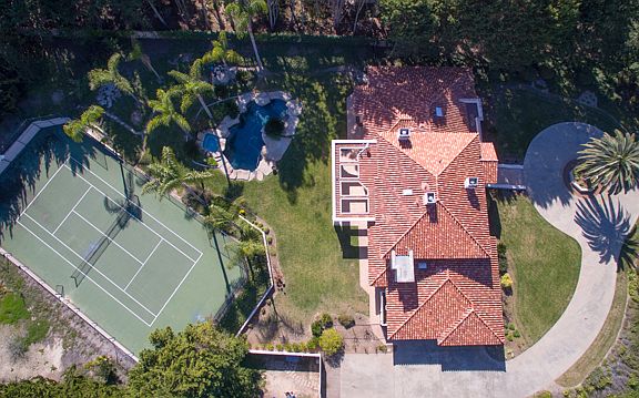 4 car garage and motor court