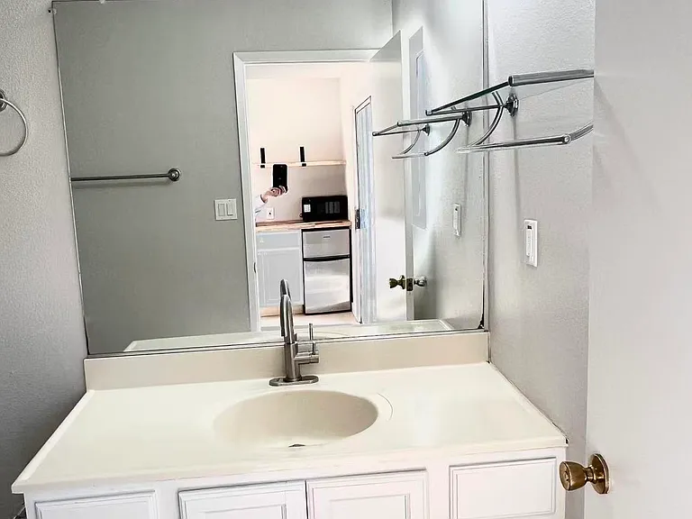 1455 Wagoner Dr #B — Photo 2