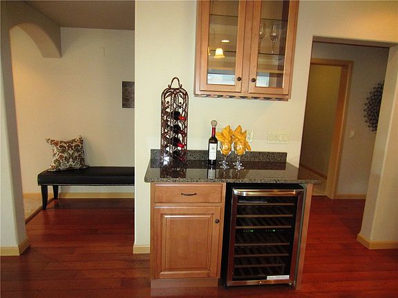4th image of 113 E Raymond St #1B