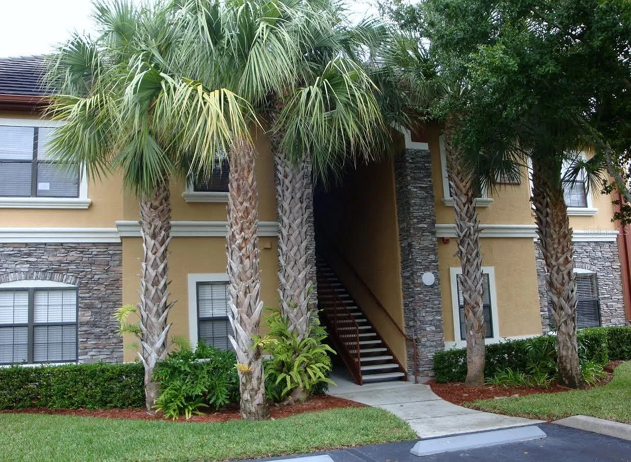 2 bed, 1034 sqft, $1,900 — Photo 1