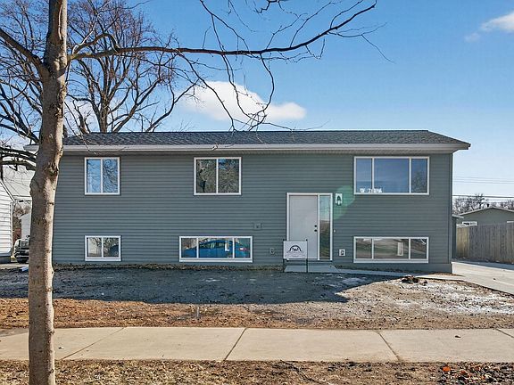 2nd image of 810 13th St SE