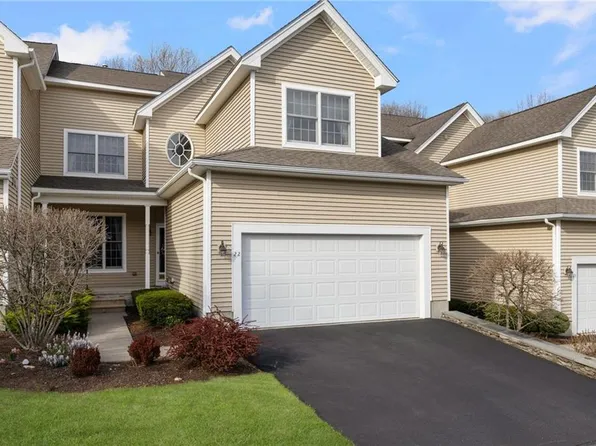 22 Sandpiper Dr, West Warwick, RI 02893