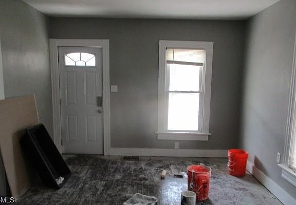 4th image of 932 W 22nd St