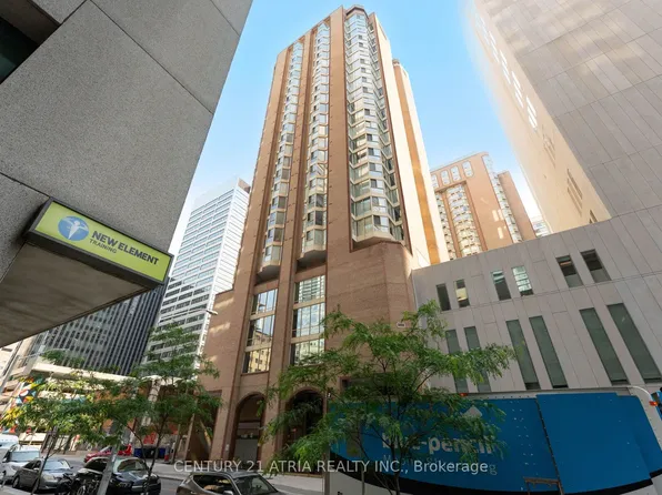 55 Centre Ave #1402, Toronto, ON M5G 2H5