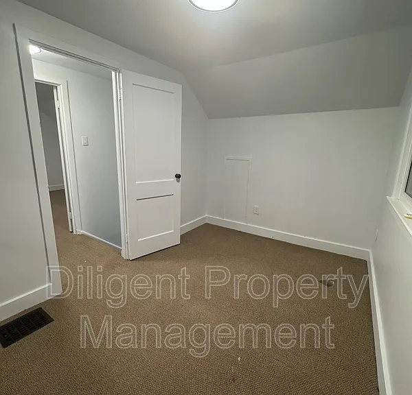 736 Stormont St #UPPER — Photo 21