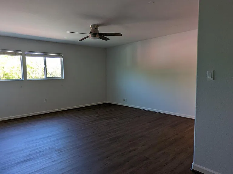 436 Center St — Photo 9