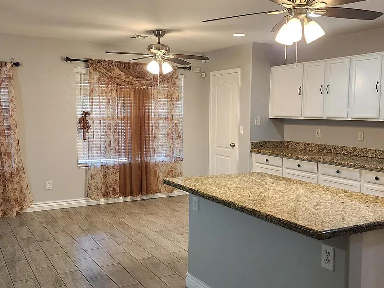 9124 W Elm St — Photo 3