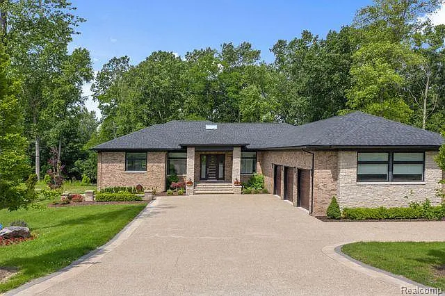 2322 Cherrylawn Ave photo 1