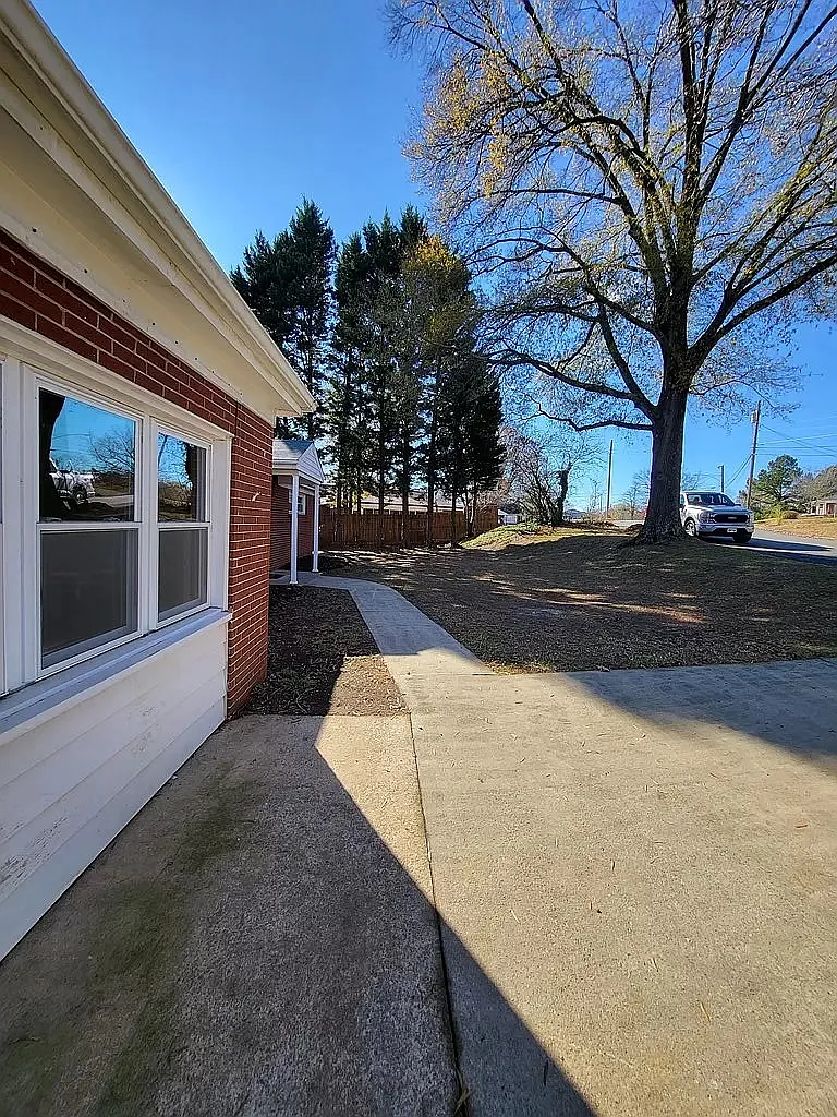 4 bed, 1528 sqft, $2,000 — Photo 2