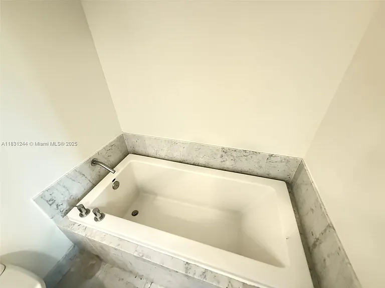 244 Biscayne Blvd #908 — Photo 6