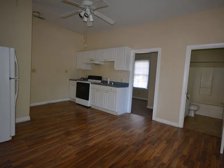 542 E Anderson St #A — Photo 6