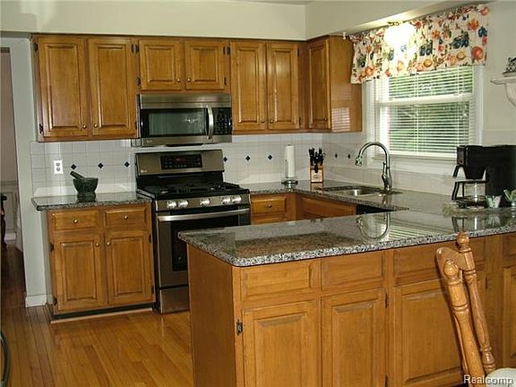 5th image of 11871 Appletree Dr