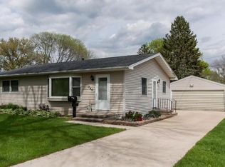 345 32nd St NW, Cedar Rapids, IA 52405