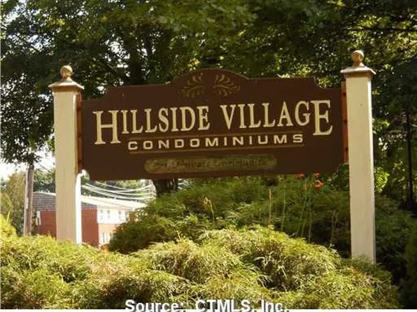 139 Towne House Rd, Hamden, CT 06514