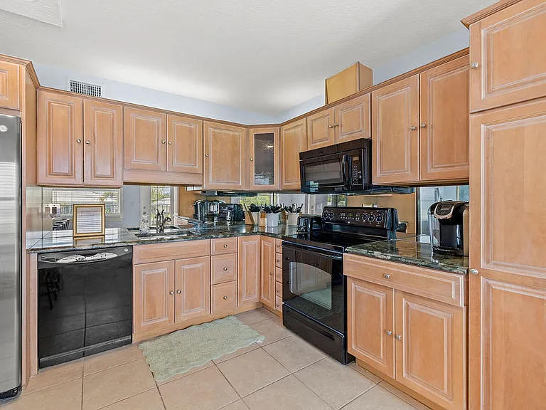 23 Royal Palm Point #B — Photo 13