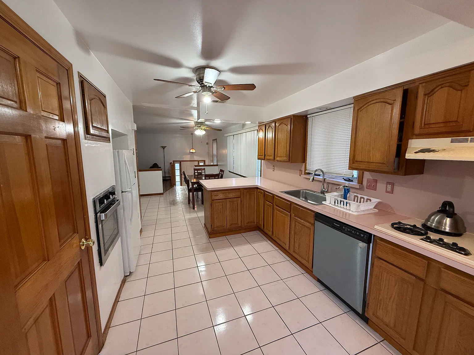 4 bed, 2000 sqft, $4,000 — Photo 3