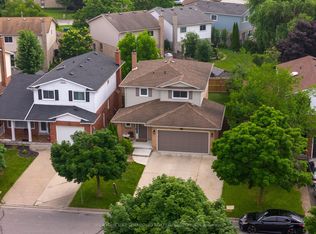 13 Capri St, Thorold, ON L2V 4W7