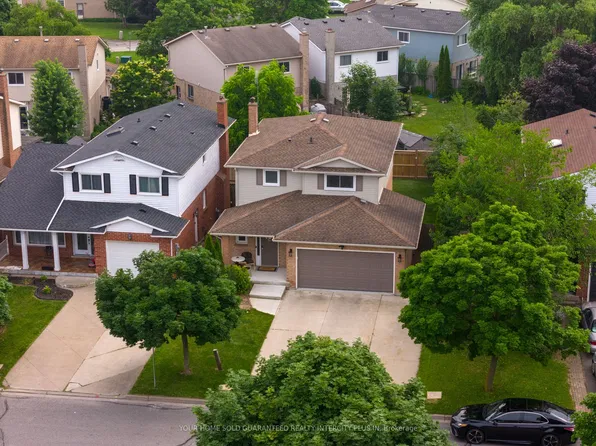 13 Capri St, Thorold, ON L2V 4W7