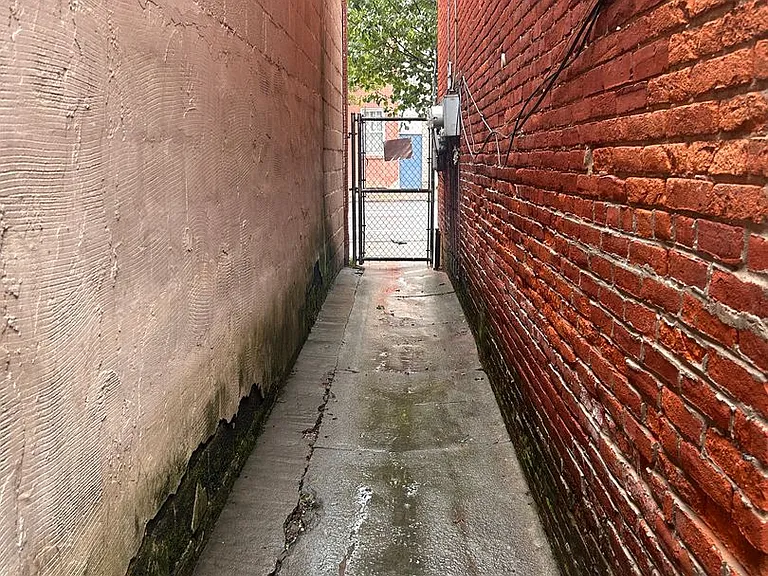 142 S Prince St — Photo 10
