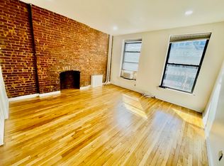 207 E 14th St #2R, New York, NY 10003