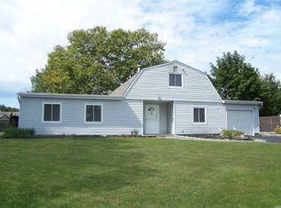 14 Torrey Pine Ln, Medford, NY 11763