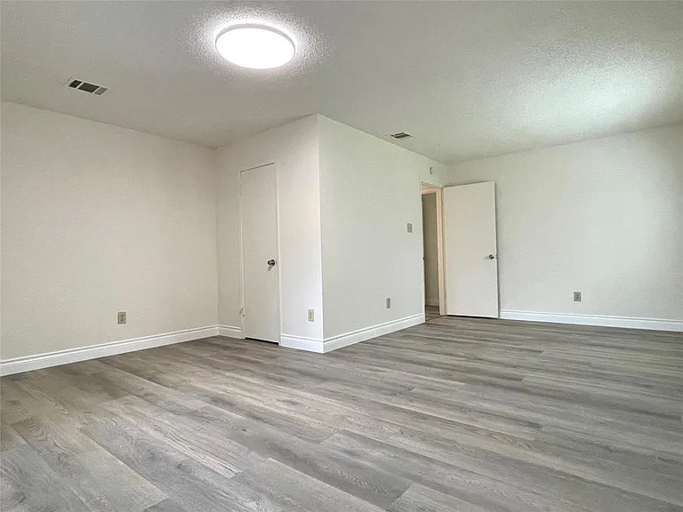 1729 Cricket Hollow Dr — Photo 11