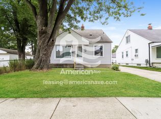 28112 Larchmont St, Saint Clair Shores, MI