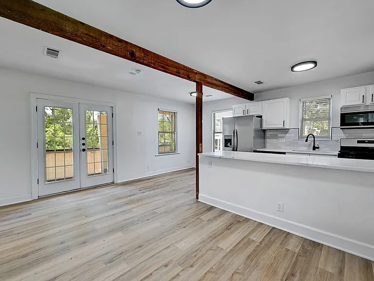 2305 Longview St — Photo 3