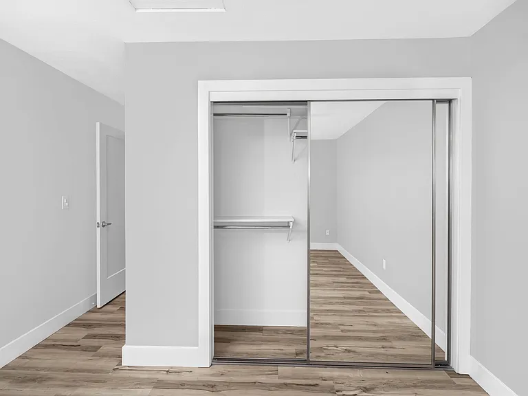 Summerview Apts — Photo 9