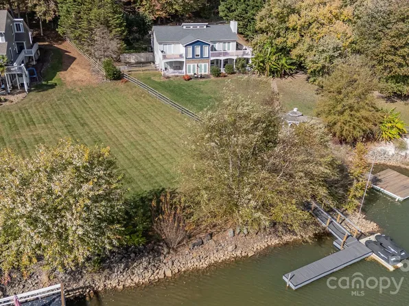 332 Queens Cove Rd, Mooresville, NC 28117