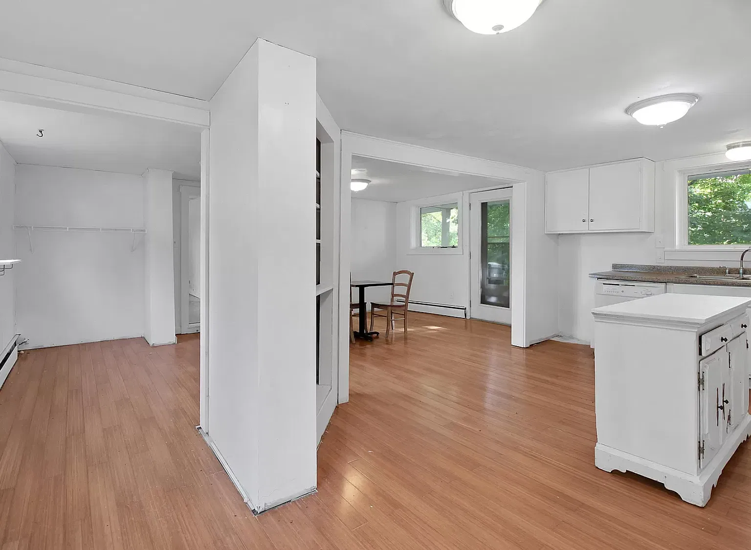 4 bed, 2161 sqft, $3,200 — Photo 3