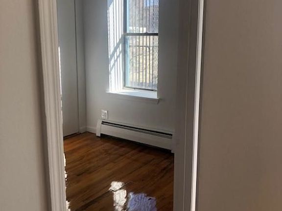 2nd image of 47 Clifton Pl APT 4