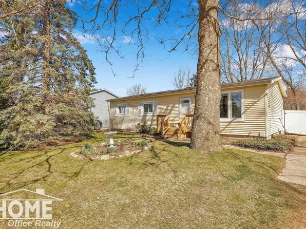 411 White Oak Dr, Perry, MI 48872