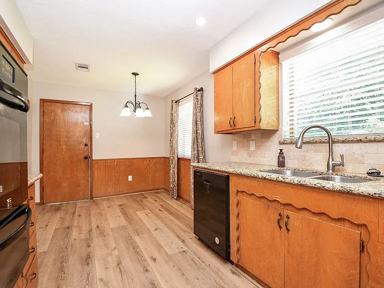 2303 Willow Blvd — Photo 5