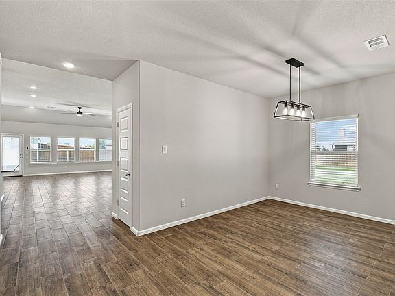 4th image of 1345 Fox Glen Trl