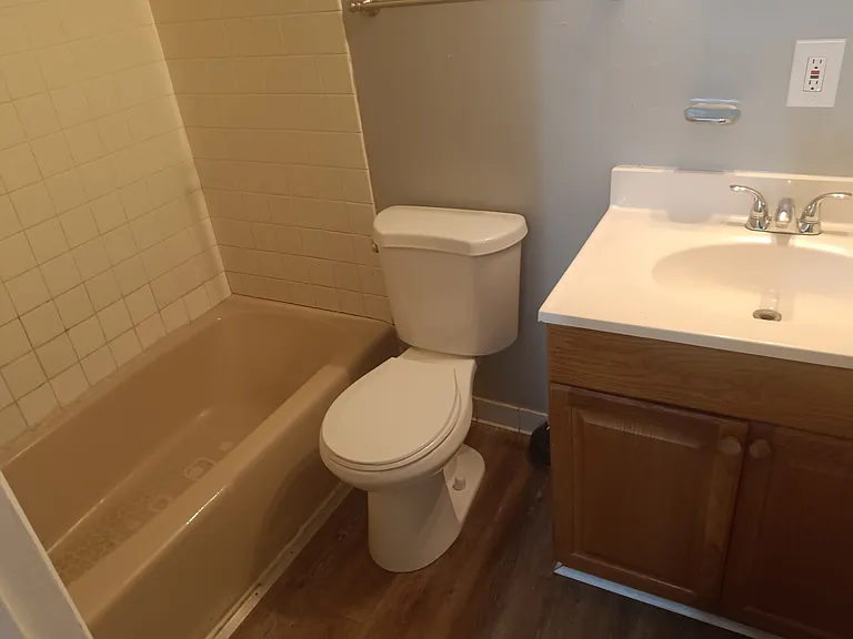 235 W Poplar St — Photo 12