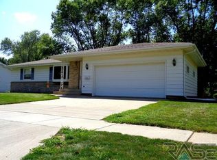 205 S 11th St, Beresford, SD 57004