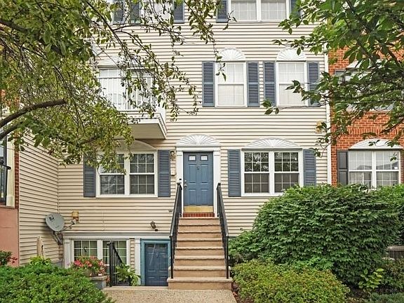 4th image of 92 Callahan Ct