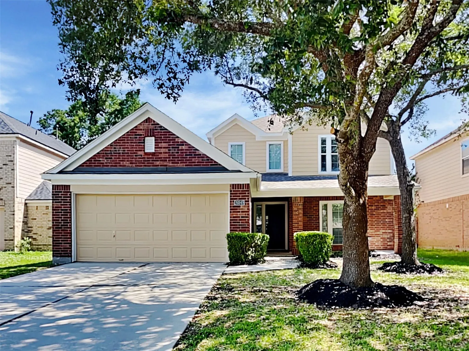 4 bed, 2.5 bath, 2464 sqft, $2,095 — Photo 1