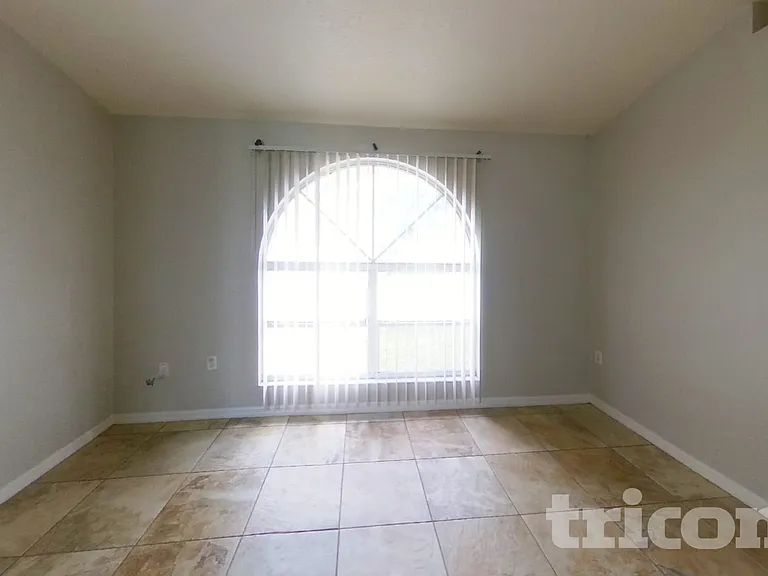 400 Cocoa Ct — Photo 4