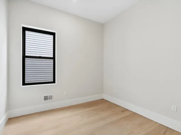 220 Freeman Avenue image 30 of 47