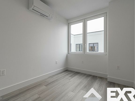 5th image of 1634 Church Ave #304