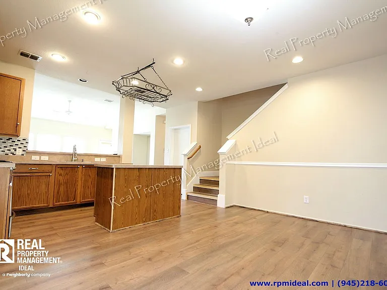 1910 Pin Oak Ln — Photo 7