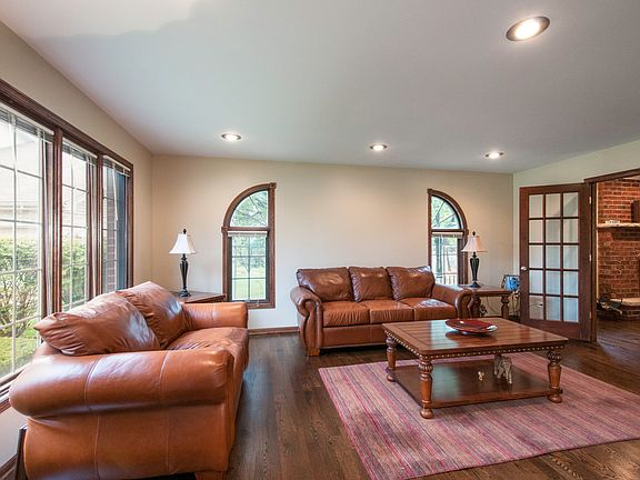 3rd image of 8924 Fairfield Ln