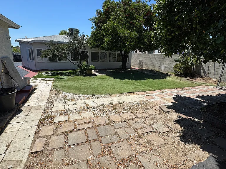 8834 Stansbury Ave — Photo 4